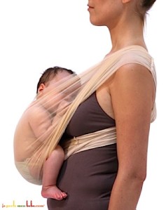 porte bébé physiologique transparent position bébé dos arrondi